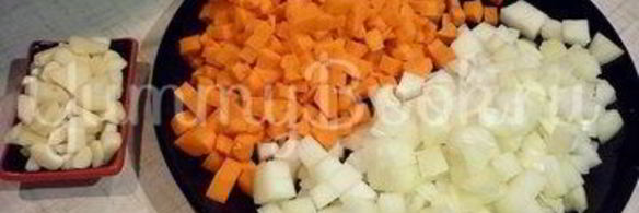 тушеная фасоль с овощами в томатном соусе