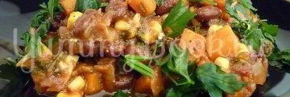 тушеная фасоль с овощами в томатном соусе