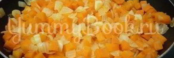 тушеная фасоль с овощами в томатном соусе