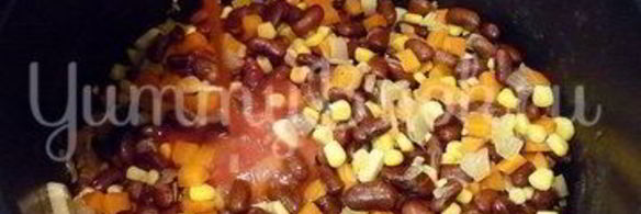 тушеная фасоль с овощами в томатном соусе