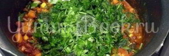 тушеная фасоль с овощами в томатном соусе