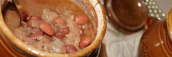 тушеная фасоль в горшочке