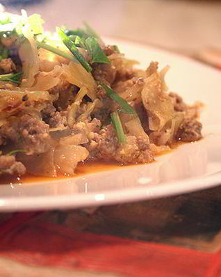 Тушеная капуста под соусом