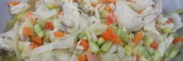 тушеная капуста с кабачком и курицей