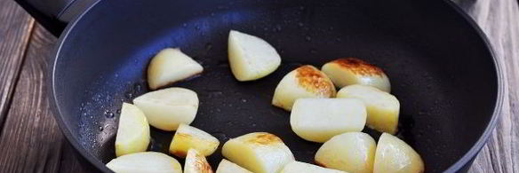 тушеная капуста с картошкой и сосисками