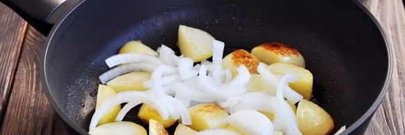 тушеная капуста с картошкой и сосисками