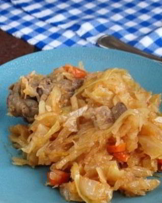 Тушеная капуста со свининой в мультиварке Поларис