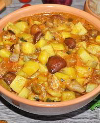 Тушеная картошка с тушенкой и грибами в мультиварке