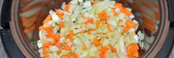 тушеная картошка с тушенкой и грибами в мультиварке