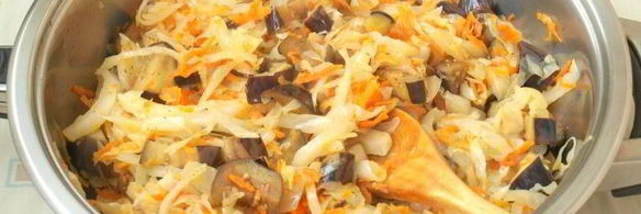 тушеные баклажаны с капустой