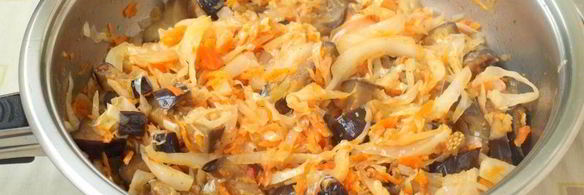 тушеные баклажаны с капустой