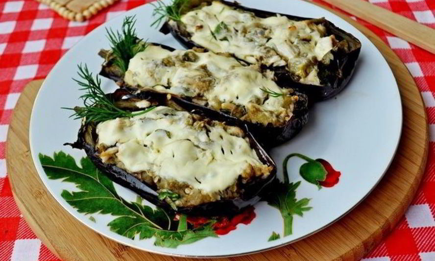 Рецепт запеченных баклажанов, фаршированных курицей
