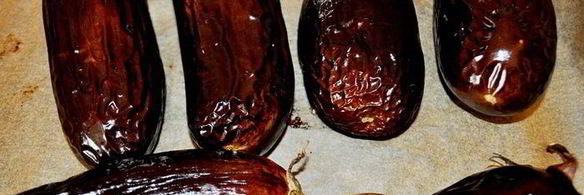 запеченные баклажаны, фаршированные курицей