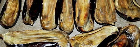 запеченные баклажаны, фаршированные курицей