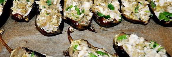 запеченные баклажаны, фаршированные курицей