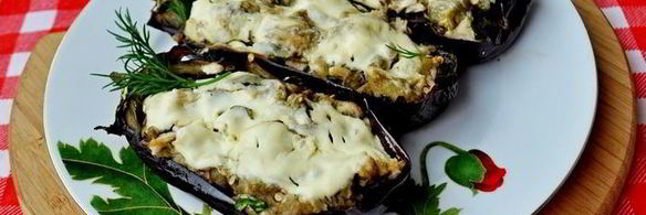 запеченные баклажаны, фаршированные курицей