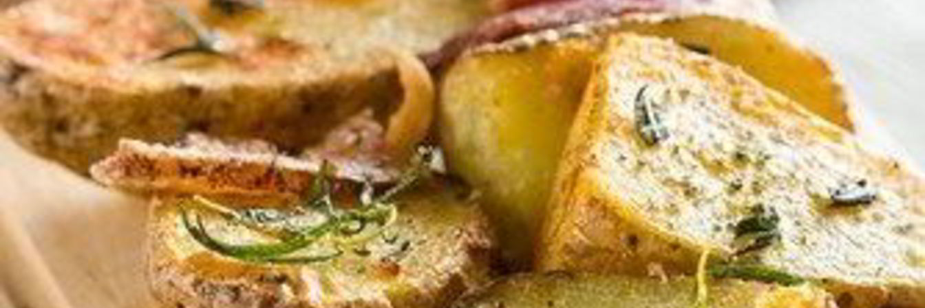 Запеченый в фольге картофель с травами и чесноком