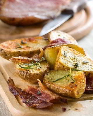 Запеченый в фольге картофель с травами и чесноком