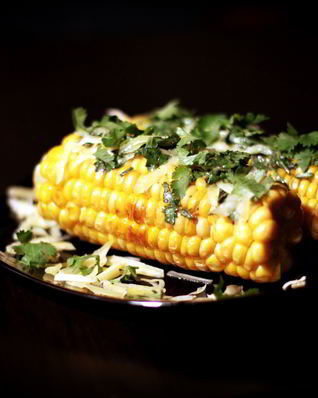 Жареная кукуруза с острым маслом