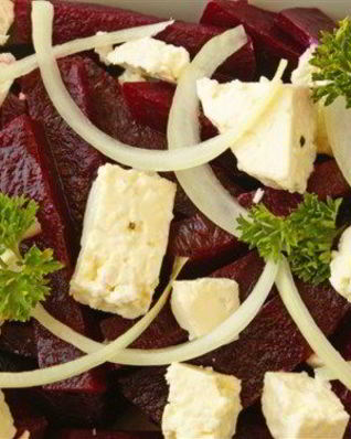 Жареная свекла с карамелизованным луком и фетой