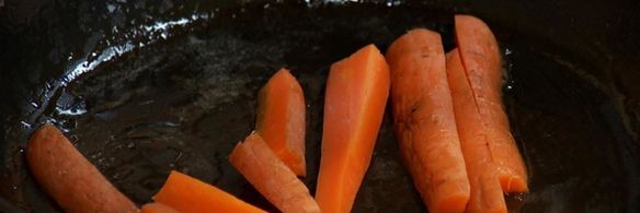 говяжья печенка с морковью в яблочном соусе