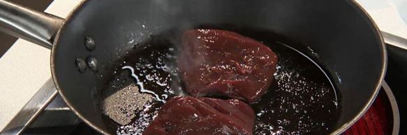 говяжья печенка с томленым луком