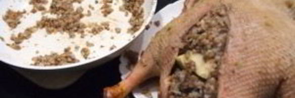 гусь с гречкой, грибами и печенью