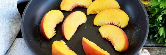 индюшиная печень с персиками