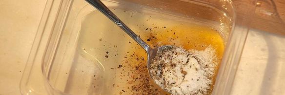 хрустящая говяжья печень с пряными персиками