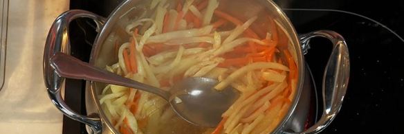 хрустящая говяжья печень с пряными персиками