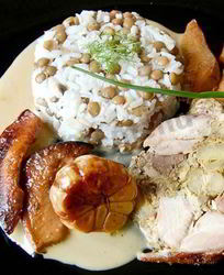 Крыло индейки фаршированное печенью и айвой