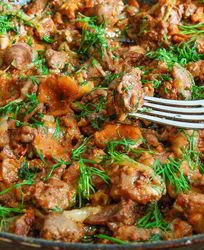 Куриная печень с грибами