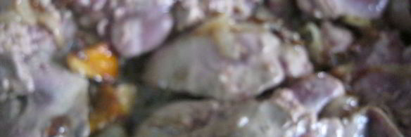 куриная печень с лисичками в сметанном соусе