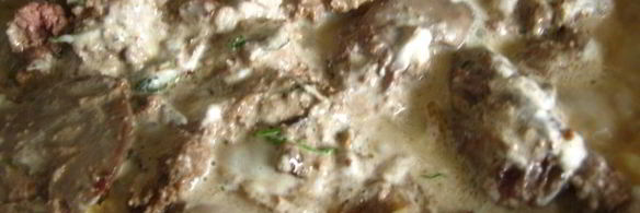 куриная печень с лисичками в сметанном соусе