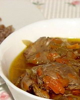 Куриная печень с луком и морковью