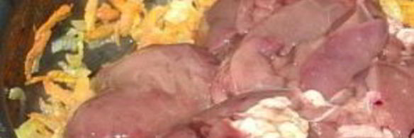 куриная печень с луком и морковью