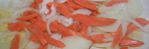 куриная печень с овощами в сметанном соусе