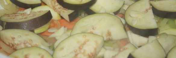 куриная печень с овощами в сметанном соусе