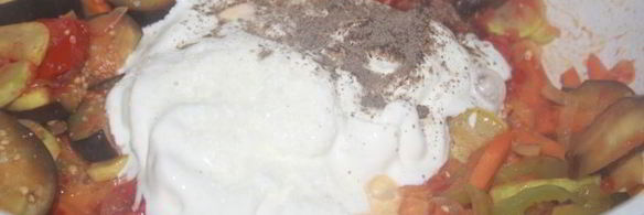 куриная печень с овощами в сметанном соусе