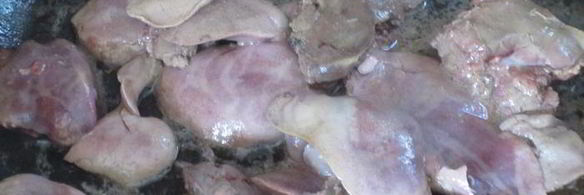 куриная печень с яблоками и майораном