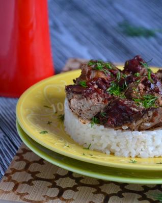 Куриная печень в духовке запеченная с луком и чесноком