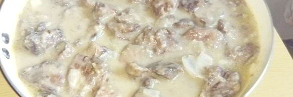 куриная печень в сметанном соусе