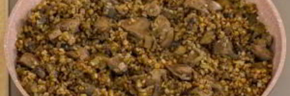 куриная печень, жаренная с грибами и гречкой