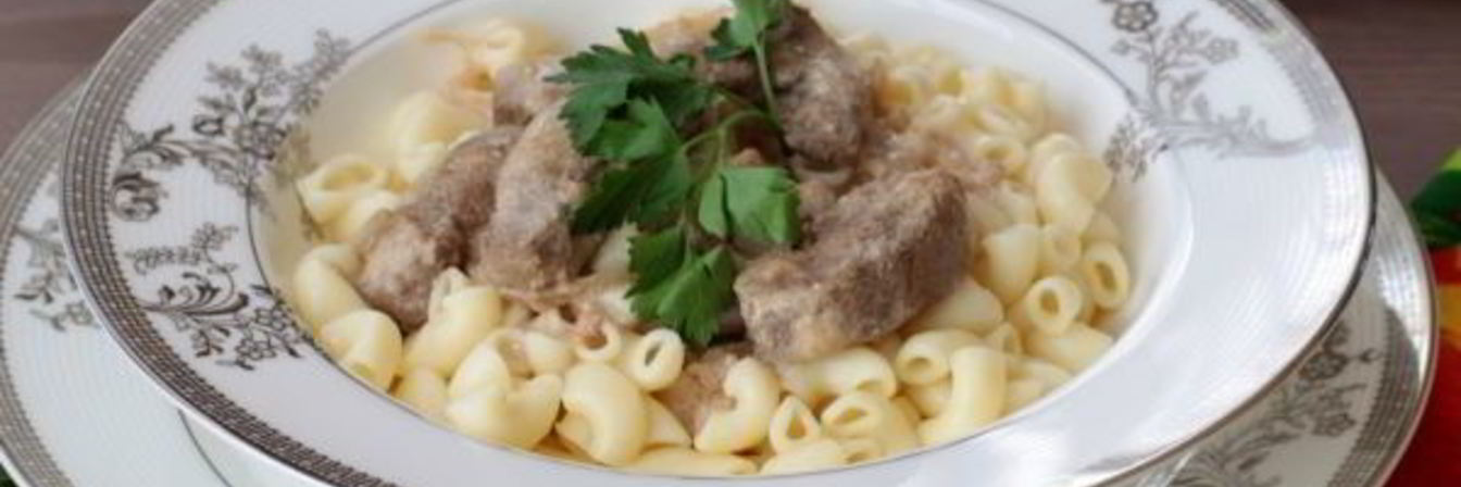 Печень говяжья, тушеная в сметане