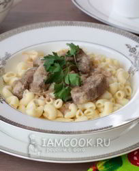 Печень говяжья, тушеная в сметане