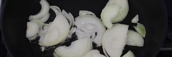 печень говяжья, тушеная в сметане