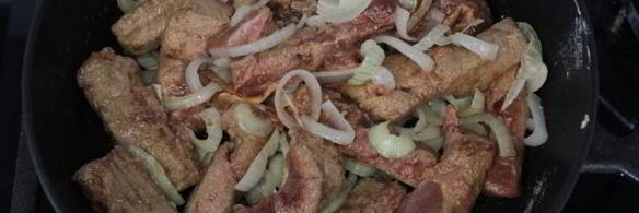 печень говяжья, тушеная в сметане