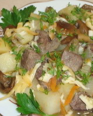 Печень говяжья тушеная