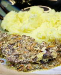 Печень куриная жареная с подливкой