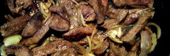 печень с морковью и солеными огурцами